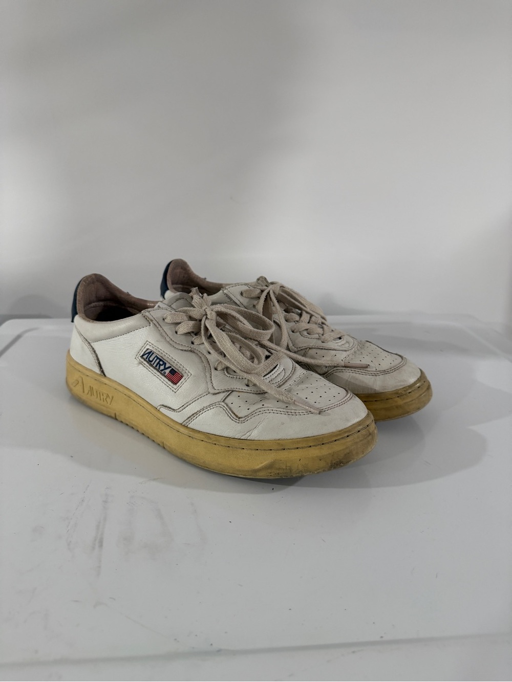 Autry Medalist Men’s White Leather Low-Top Sneakers beated up